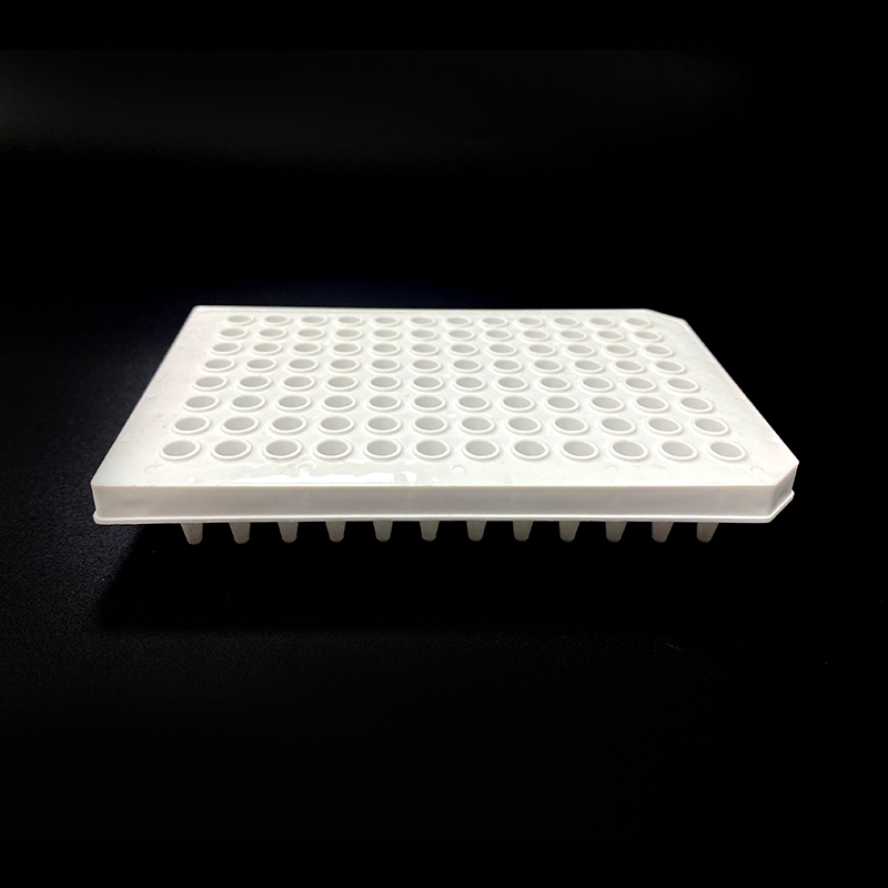 لوح PCR أبيض اللون غير متجنب 0.1 مللي