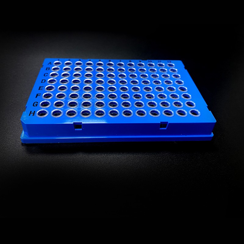 لوحة PCR مطبوعة باللون الأزرق والأزرق مقاس 0.1 مللي